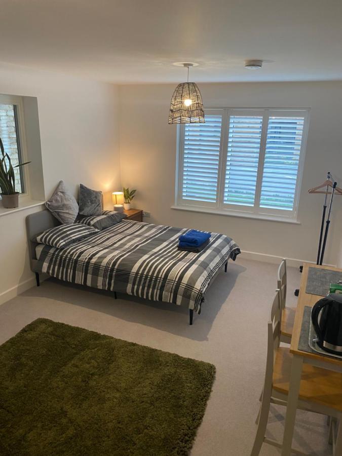 Very Large Double Room With Corner Sofa, Sky Tv, Netflix Etc, Fridge And Microwave Newhaven Exterior foto