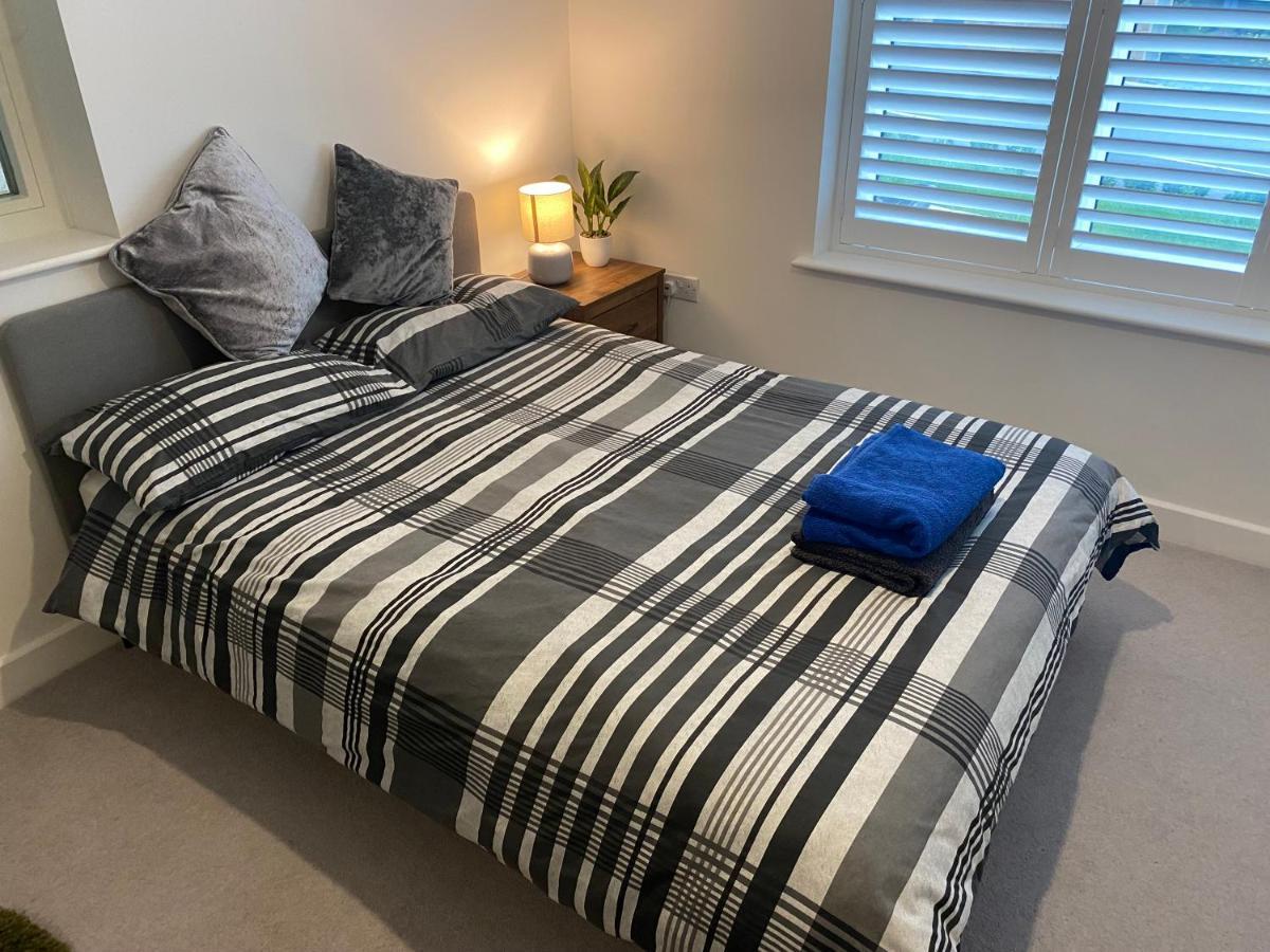Very Large Double Room With Corner Sofa, Sky Tv, Netflix Etc, Fridge And Microwave Newhaven Exterior foto