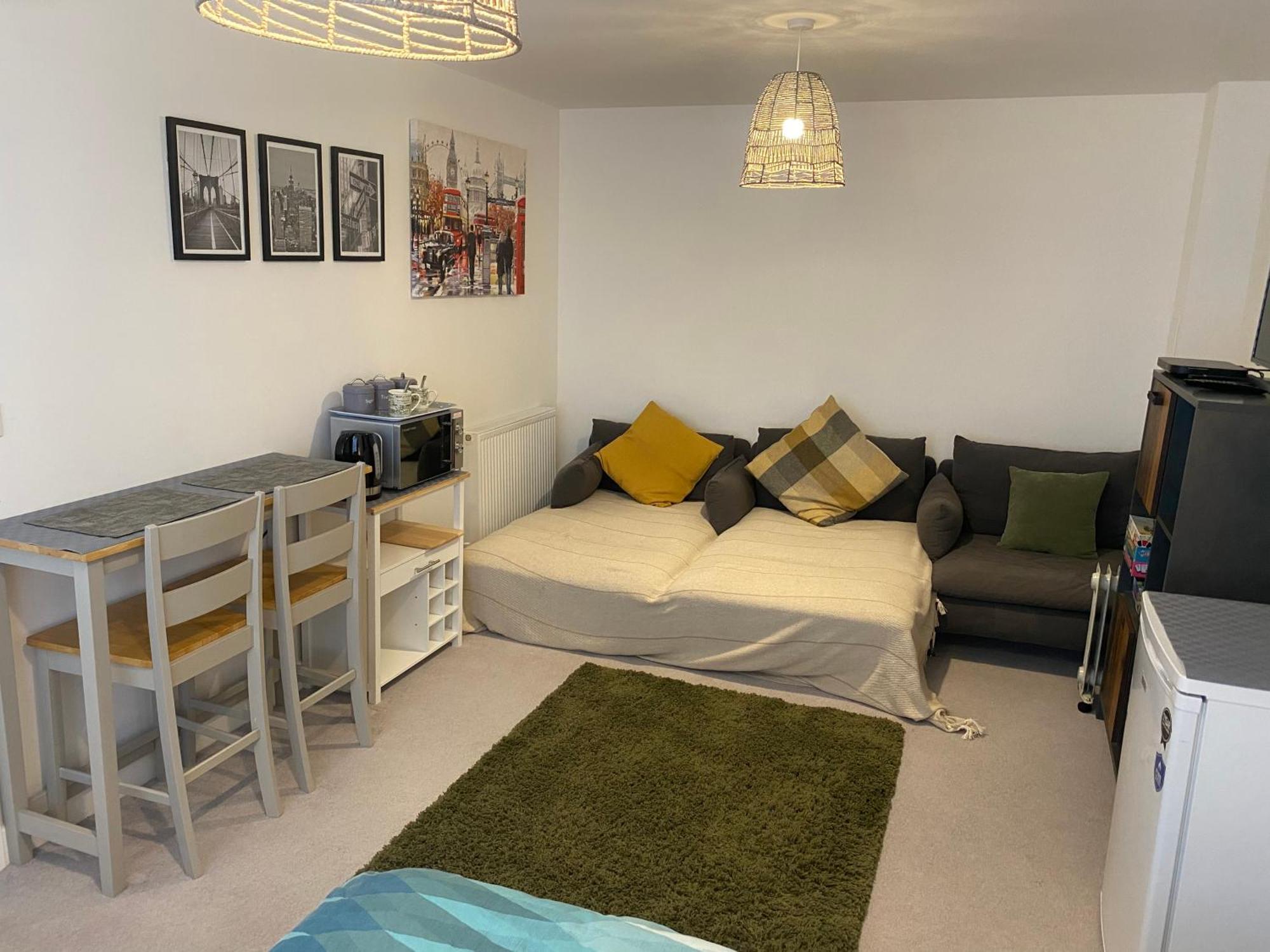 Very Large Double Room With Corner Sofa, Sky Tv, Netflix Etc, Fridge And Microwave Newhaven Exterior foto